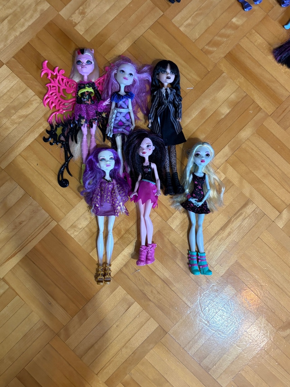monster high dolls lot